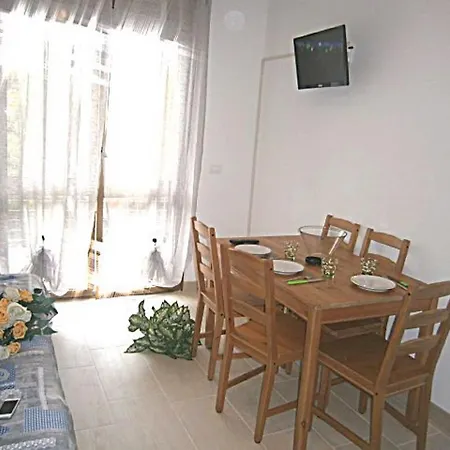 In 31317 Apartment *